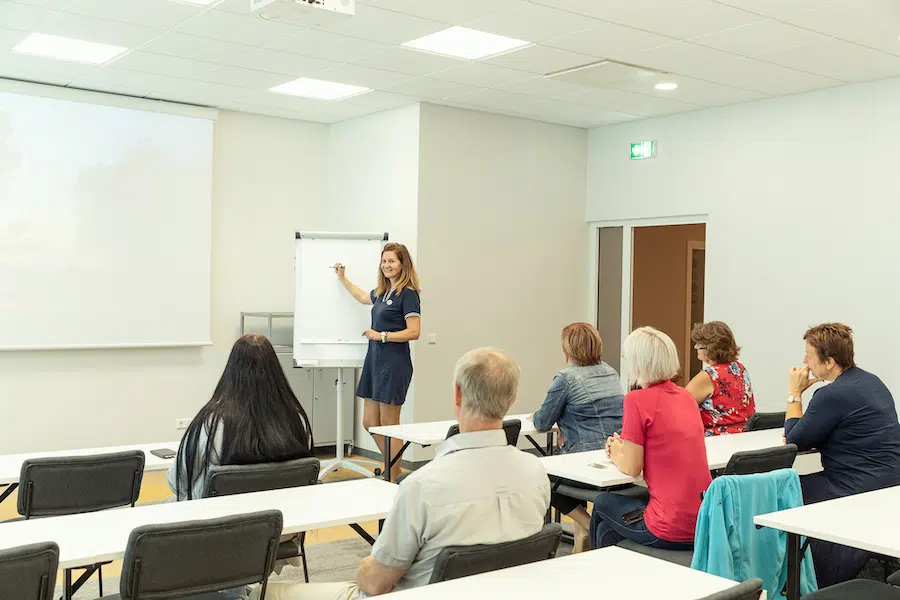 Poloda nulga hall for a training course or a seminar in the water centre house at Värska Spa Centre. The room is equipped with a screen, a projector and a flipchart.