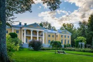 Замок Ряпина Силлапяя - одно из любимых мест для экскурсий гостей Вярского курортного центра. Фото: Свен Засек.