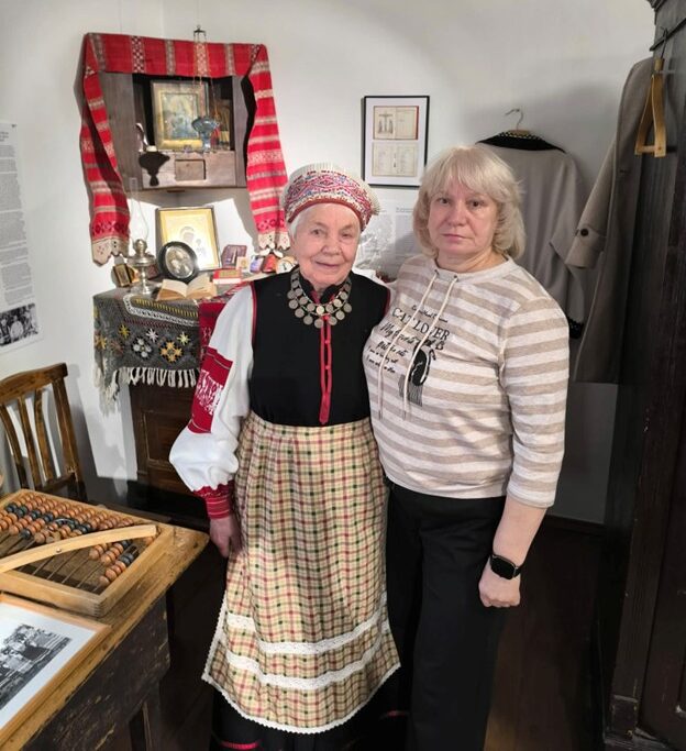 Ljudmilla Kolmakova (85) ja Galina Silgitskaja Obinitsa muuseumis